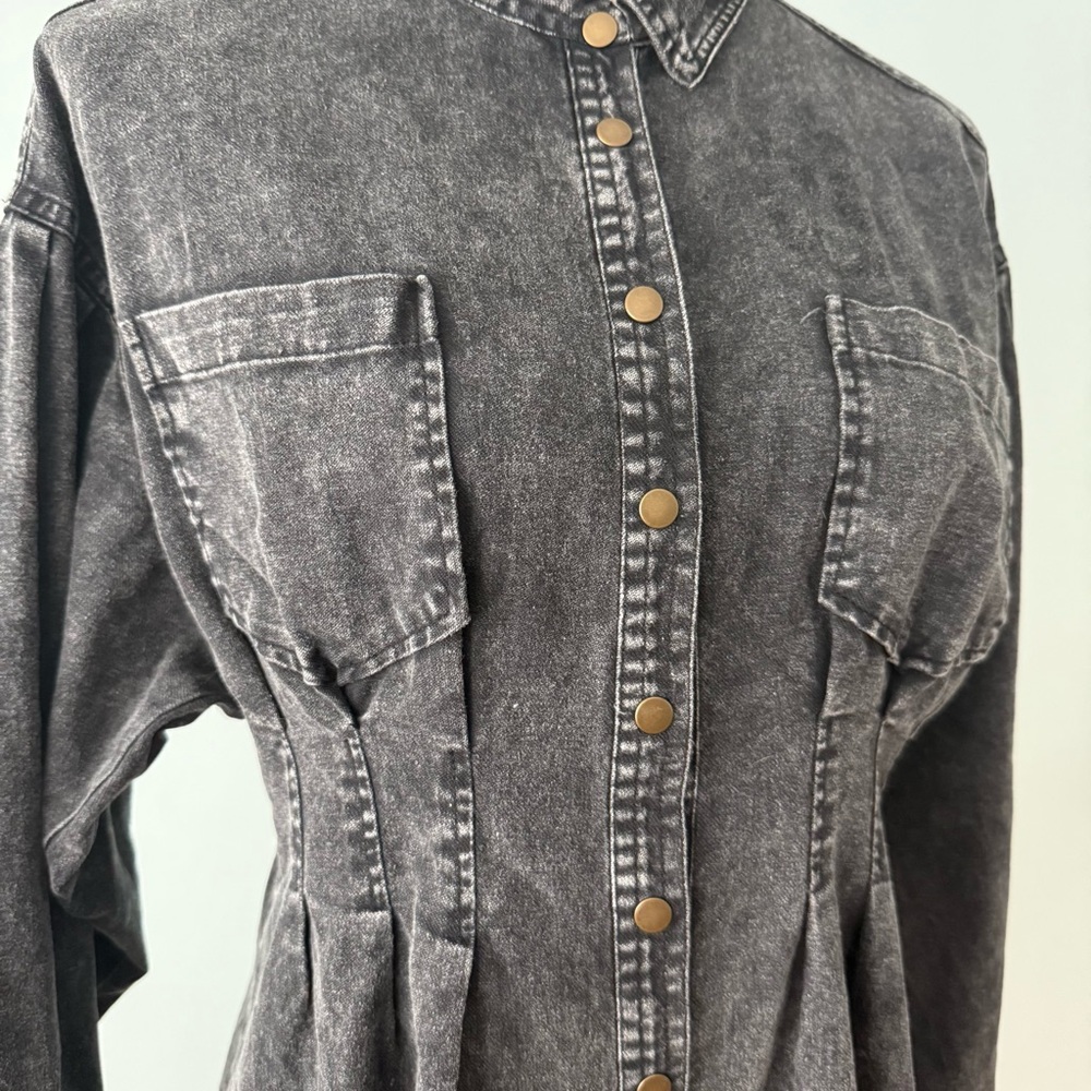 🖤 HYFVE Acid Wash Cotton Shirt Dress Pleated Waist Snap Front Medium🖤 - Picture 7 of 15